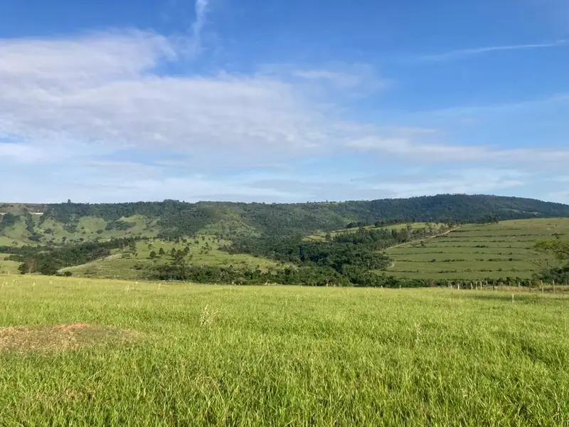 Chácara em campo aberto nas Terras de São Domingos