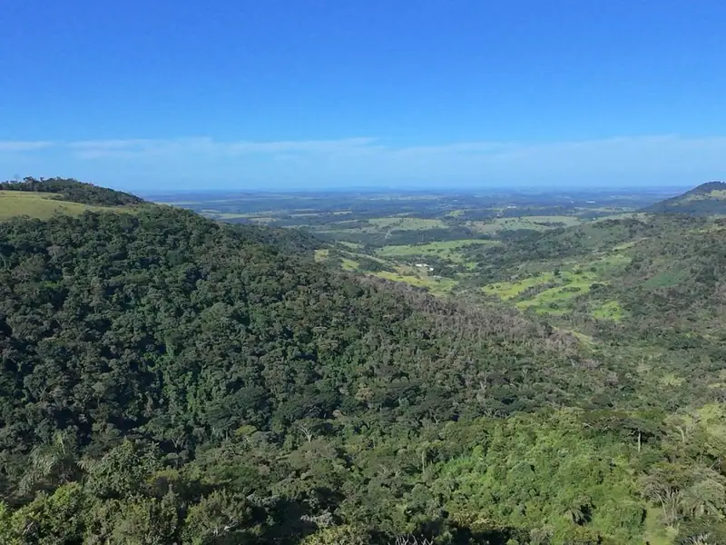Vista da Cuesta de Botucatu a partir da Fazenda Jaciobá
