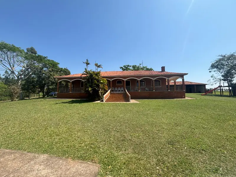 Casa sede da fazenda de 222 hectares no alto da Serra de Botucatu