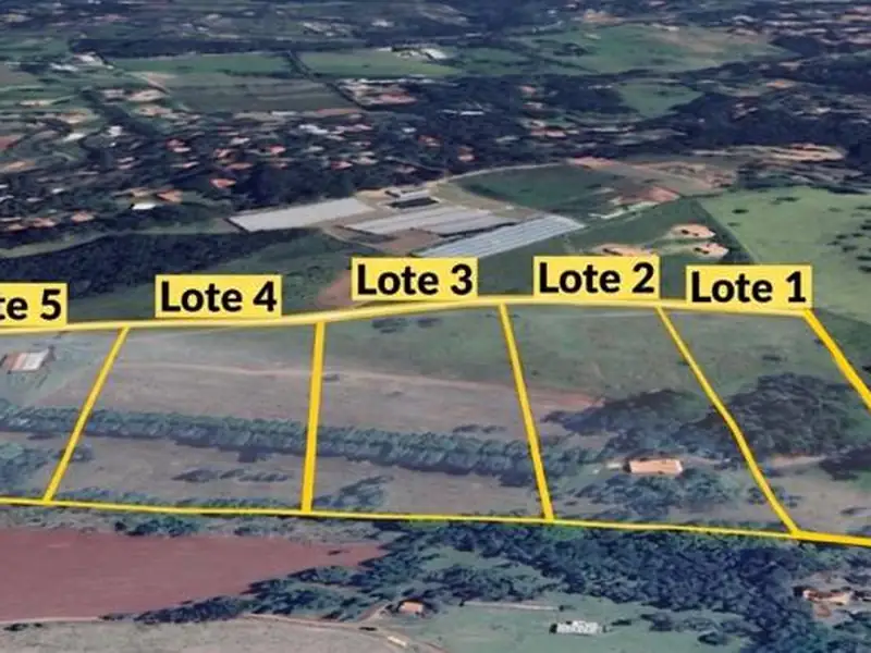 Mapa com a divisão dos cinco lotes de 20.000 m² na Demétria, Botucatu
